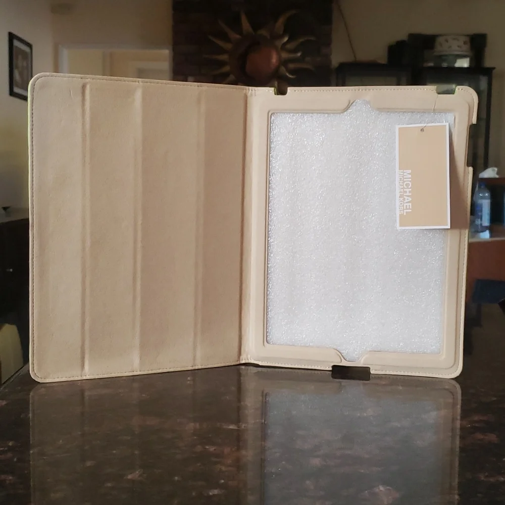 NWT Michael Kors Mono Embossed Neoprene Lime Ipad 2 Case